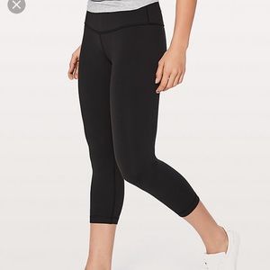 Lululemon wonder under crop